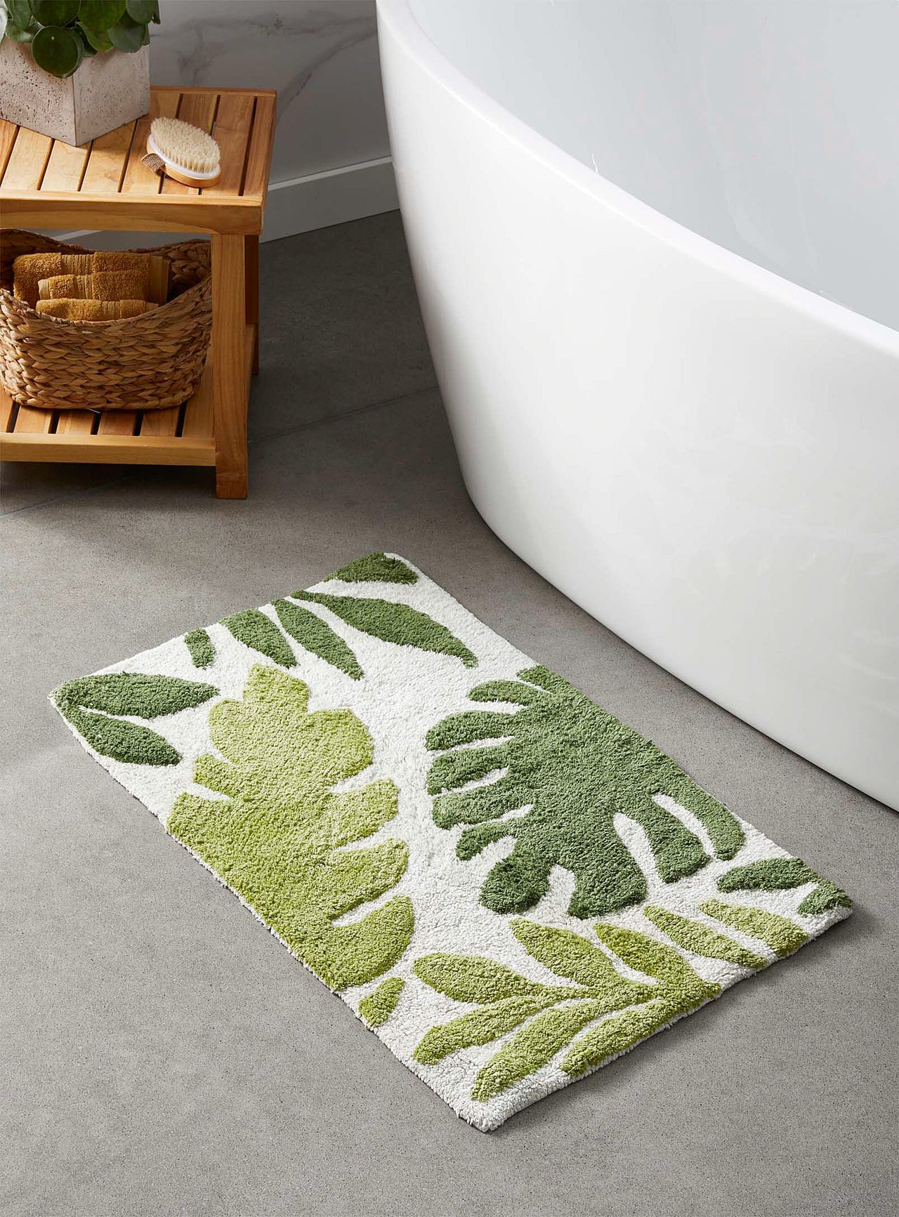 Embossed leaves bath mat