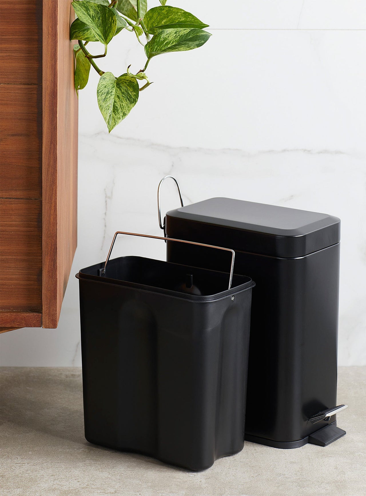 Small metallic soft-close bin