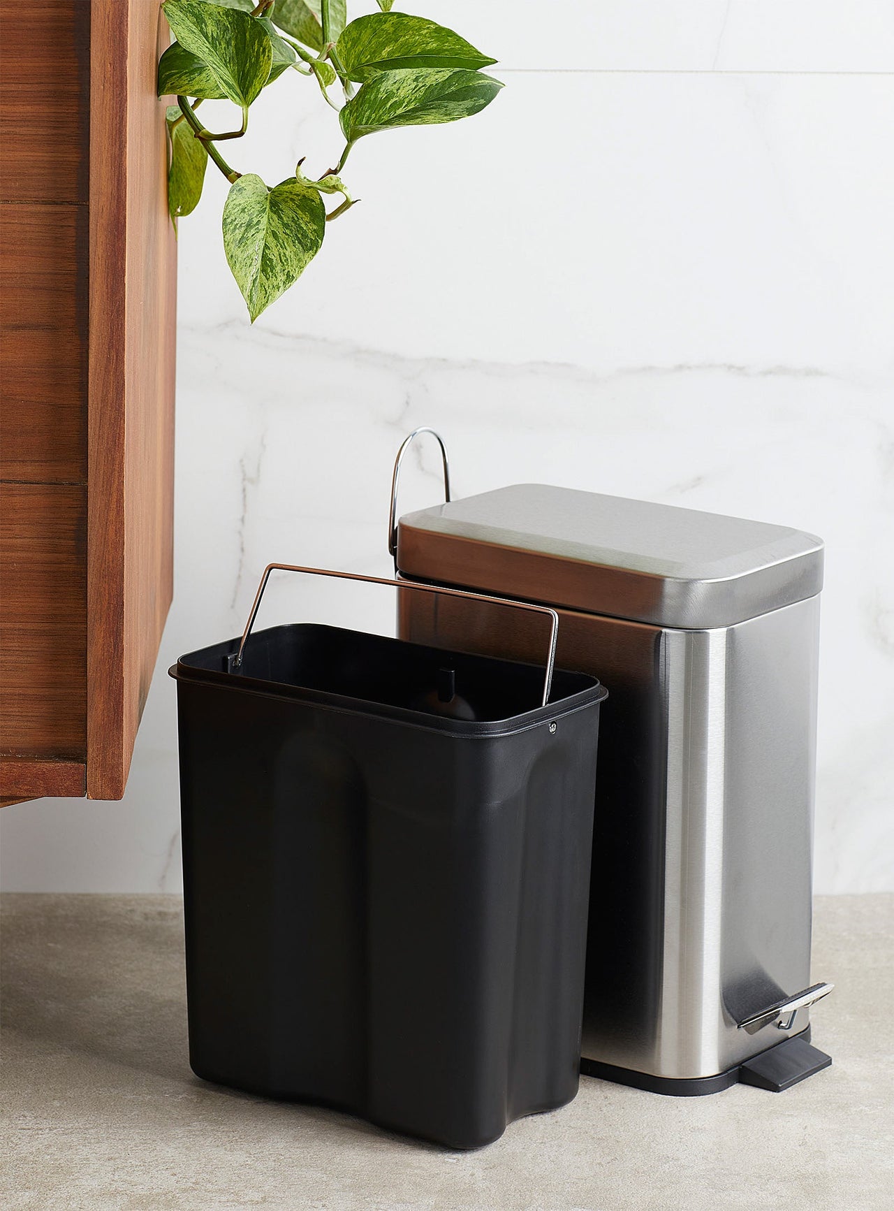 Small metallic soft-close bin