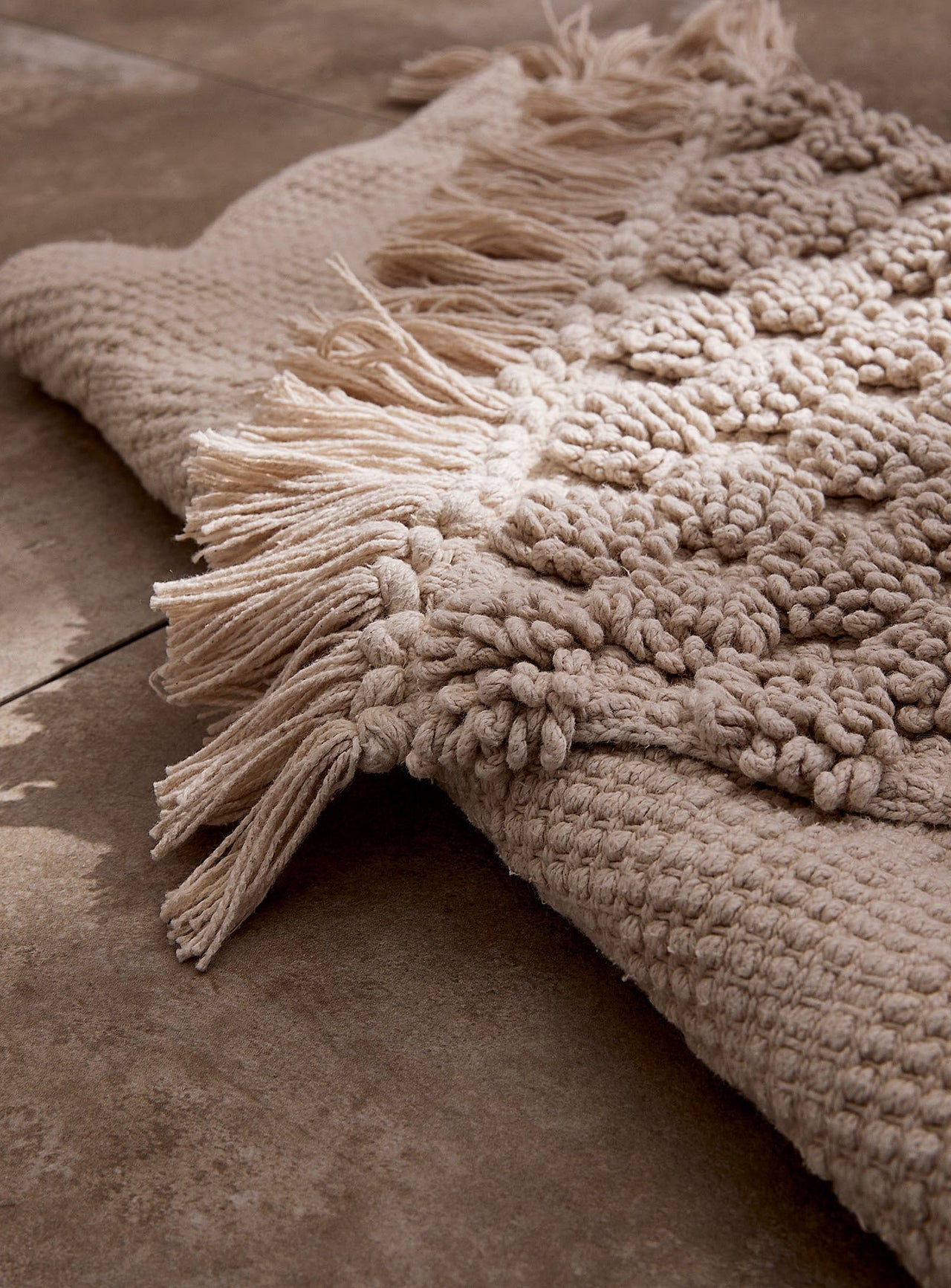 Looped cobblestone bath mat