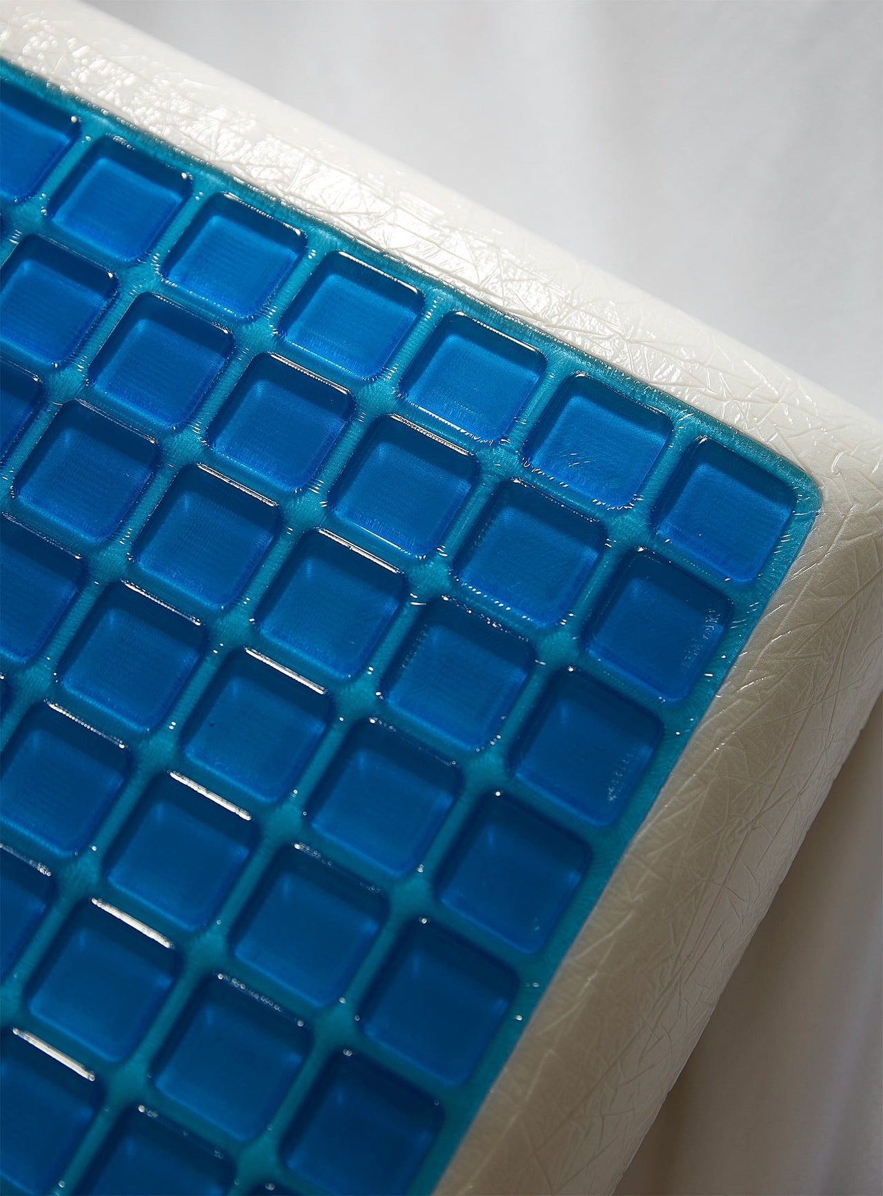 Cooling gel memory foam pillow
