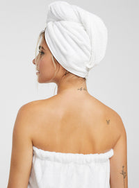 Enveloping hair towel