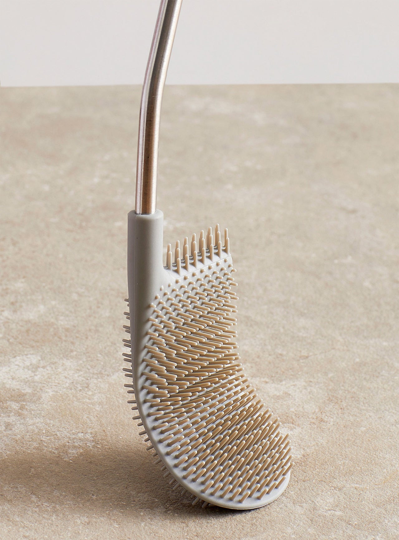 Flexible toilet brush